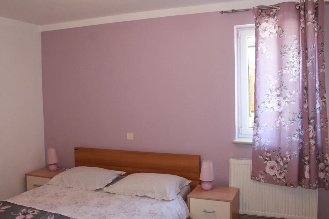 Apartmani Klaudija Валун Екстериор снимка