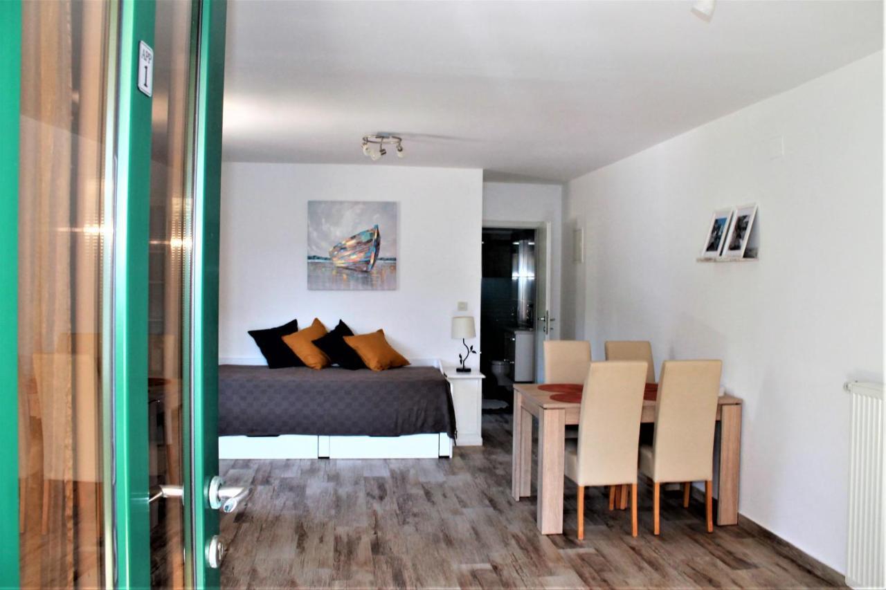 Apartmani Klaudija Валун Екстериор снимка